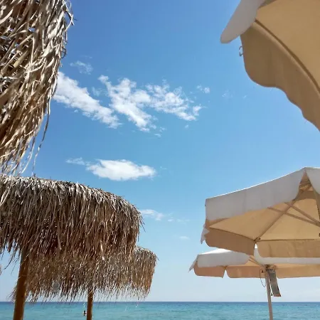 Seafront House شقة