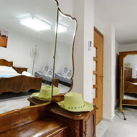 Apartament Seafront House *