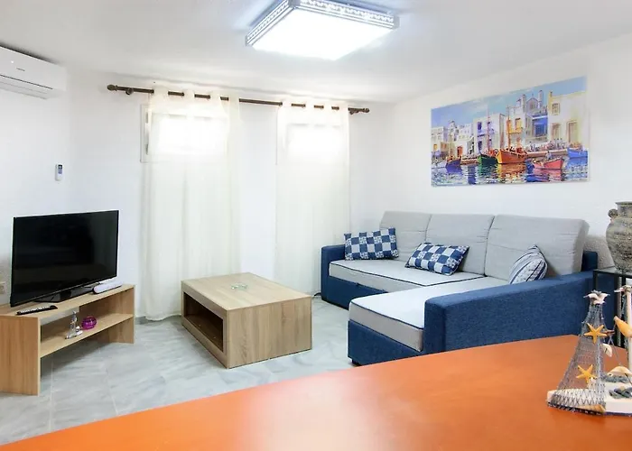 Daire Seafront House *